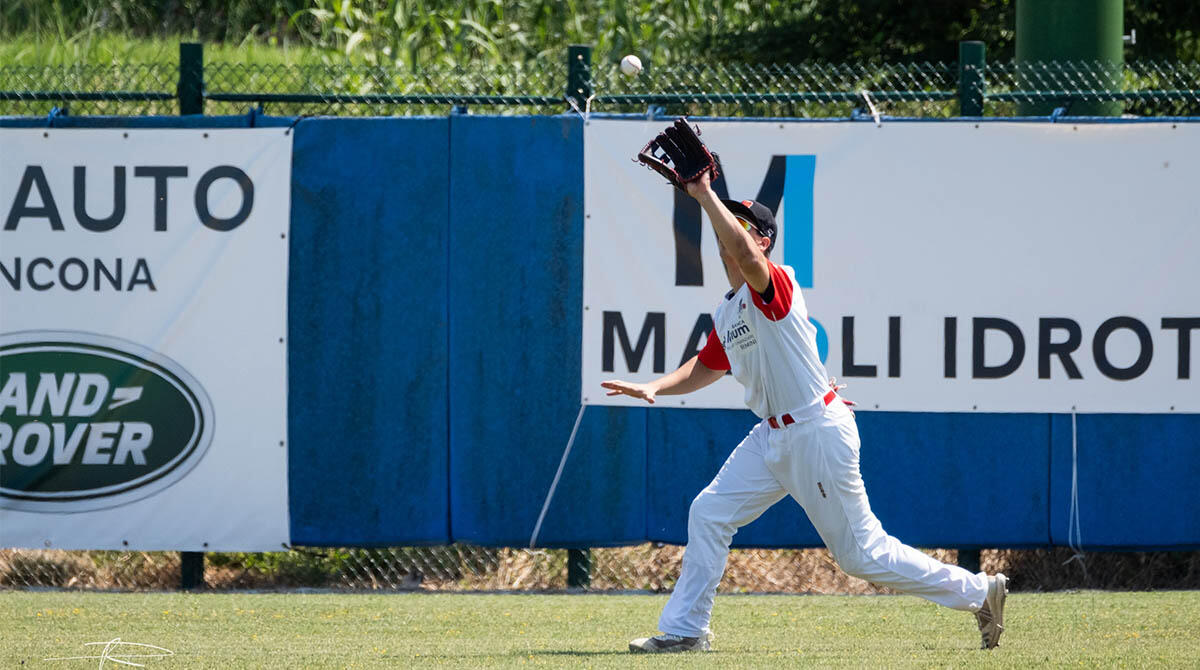 New Rimini Baseball a Sant'Elpidio per confermare l'imbattibilità - Davide Bonemei in azione FOTO RUGGERI