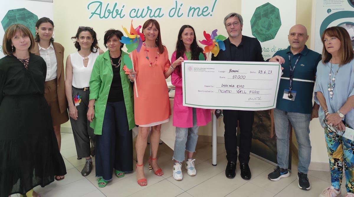 Spettacolo benefico e sponsor, la raccolta fondi per l'ospedale Infermi raggiunge i 10.000 euro - La consegna dell'assegno