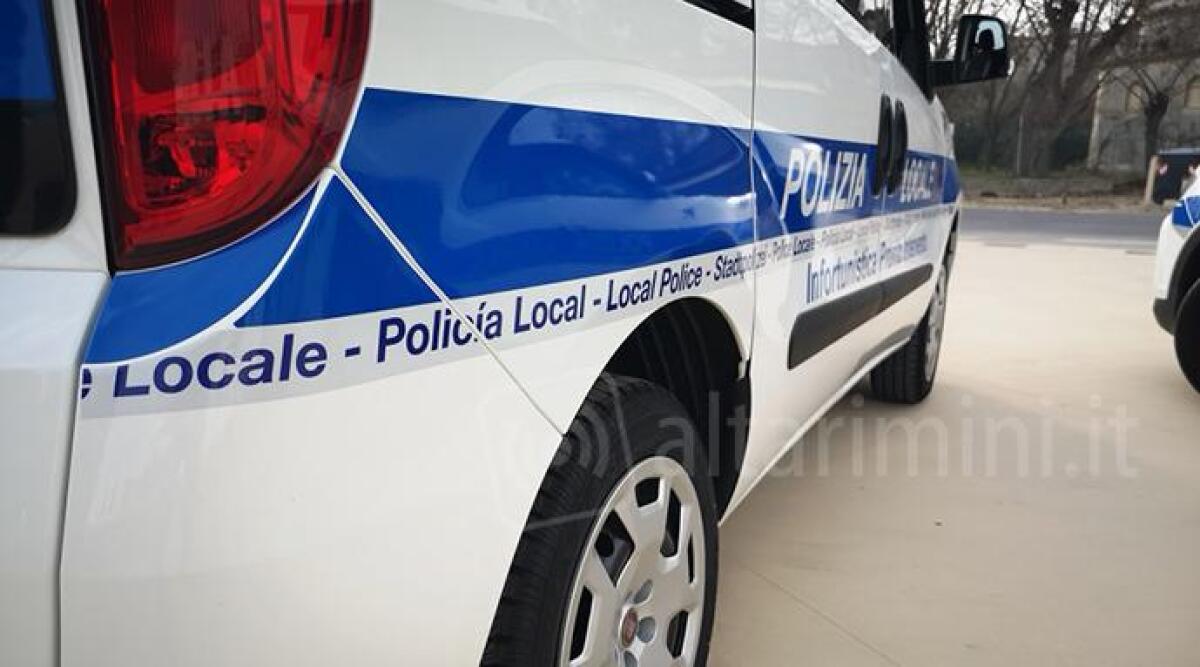 Riccione, ubriaca scappa dopo l'incidente e aggredisce due agenti: arrestata - Immagine di repertorio