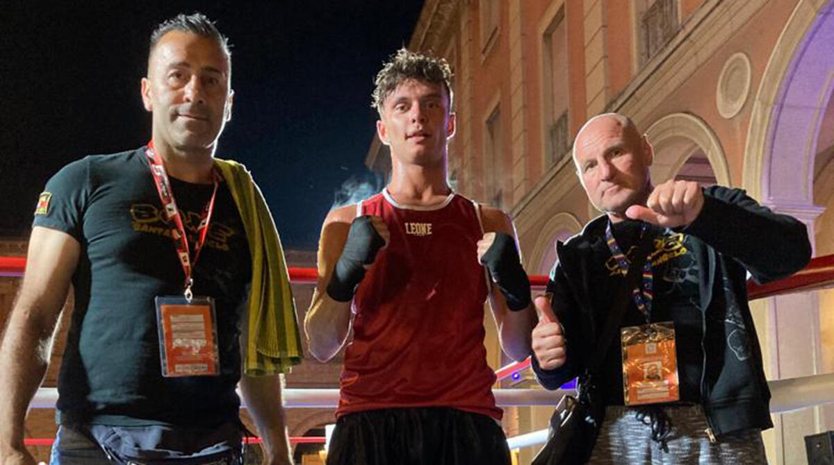 Per Matteo: sul ring di piazza Ganganelli pubblico e applausi in un'indimenticabile giornata di Boxe - Giammarco Greco con il Maestro Tiziano Scarpellini e il tecnico Roberto Paradiso 