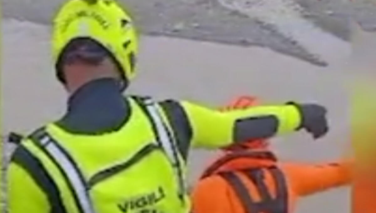 Giovane disperso nel fiume Secchia, deviato il corso d'acqua - Le ricerche dei soccorsi