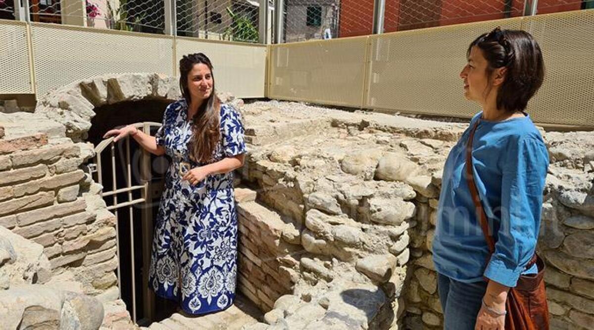 Un nuovo capitolo: pronta ad inaugurare la restaurata Piazza Balacchi di Santarcangelo - Sindaca e vicesindaca di Santarcangelo in piazza Balacchi