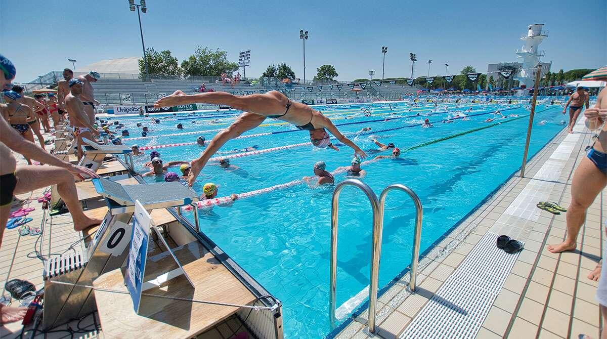 Campionati Italiani Master di nuoto a Riccione: oltre 3500 atleti, c'è anche Filippo Magnini - Piscina esterna dello Stadio del Nuoto di Riccione