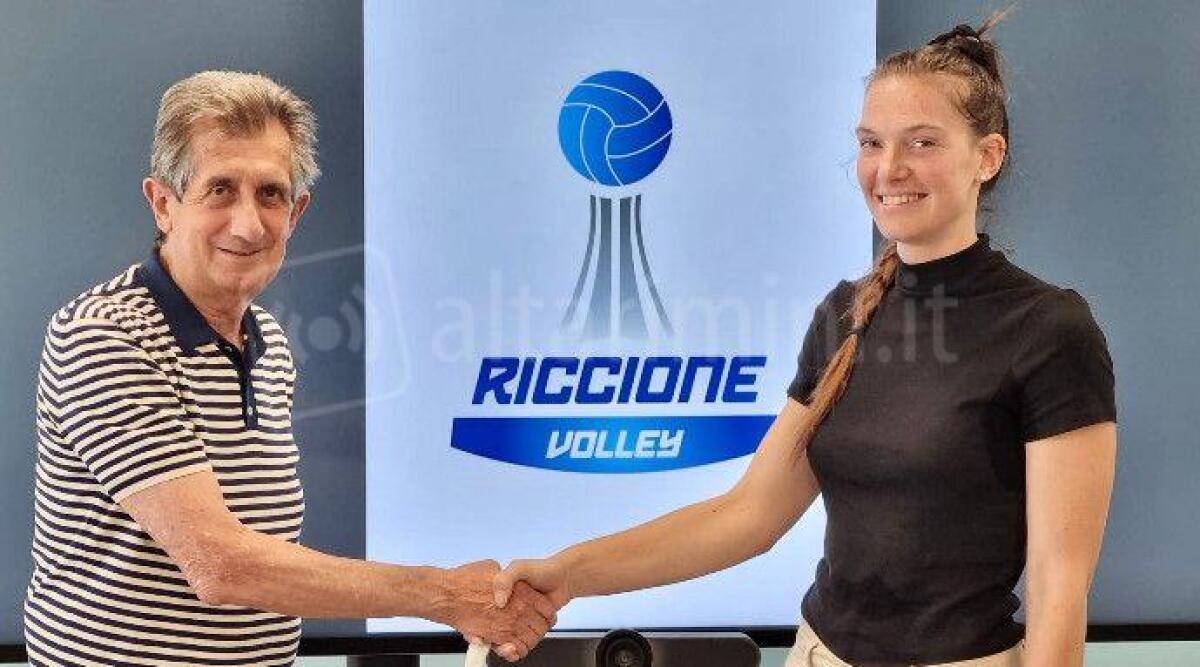 Volley B2 femminile, Lasersoft Riccione: confermata la schiacciatrice Martina Gabellini - 