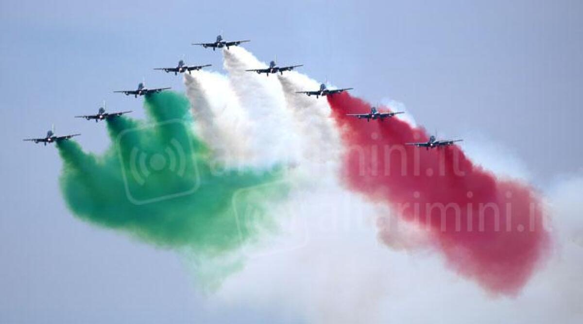 Rimini celebra l'Aereonautica con una mostra in attesa delle Frecce Tricolori - 