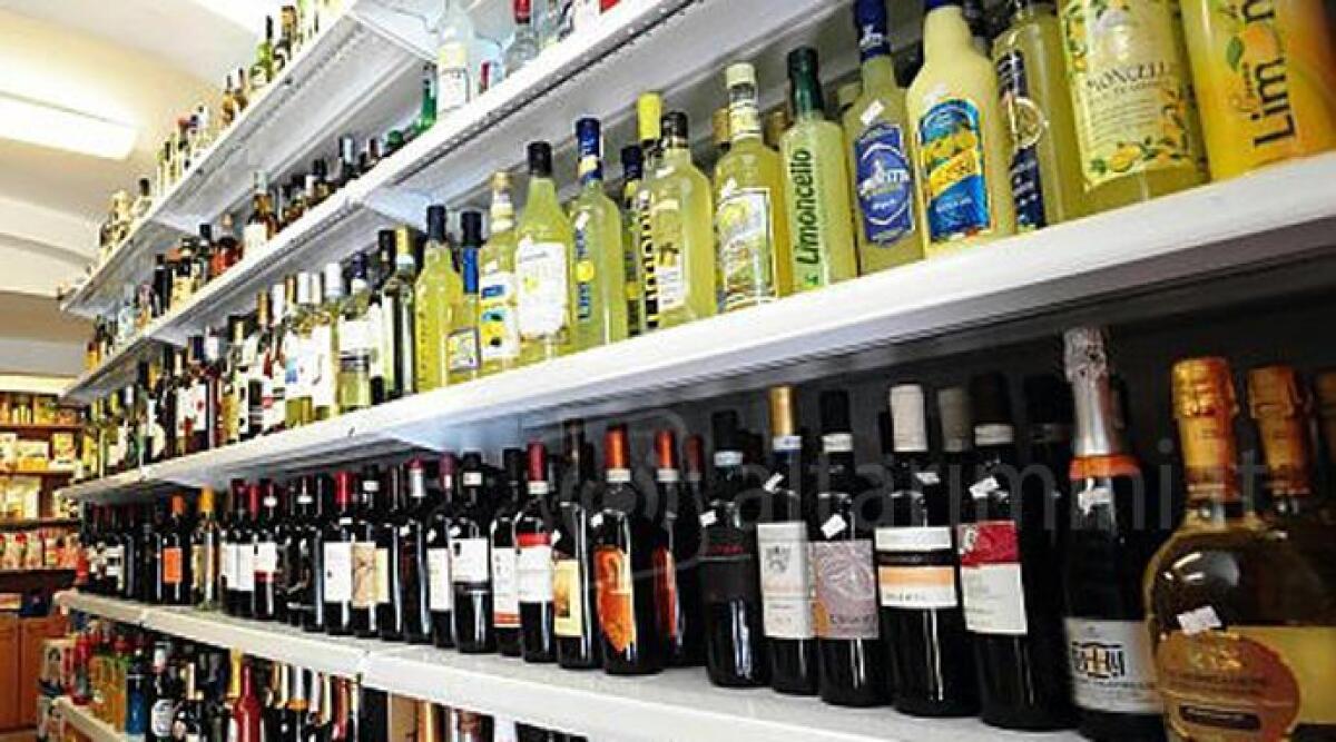 Vendita di alcolici fino a tarda notte: multa salata per l'attività commerciale - Foto di repertorio