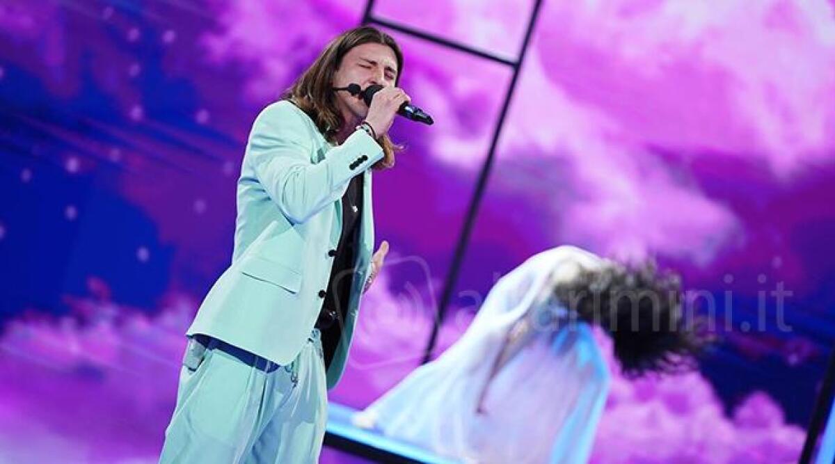 Cricca incontra i fan a Le Befane, la rivelazione di Amici firmerà le copie del suo primo Ep - L'artista riccionese di Amici, Cricca