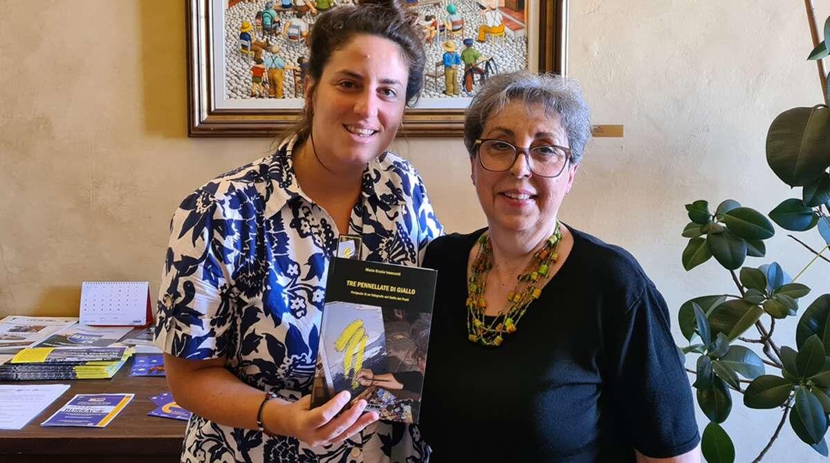 Maria Grazia Innocenti, la scrittrice accolta in municipio dalla sindaca di Santarcangelo - Maria Grazia Innocenti con la sindaca Alice Parma