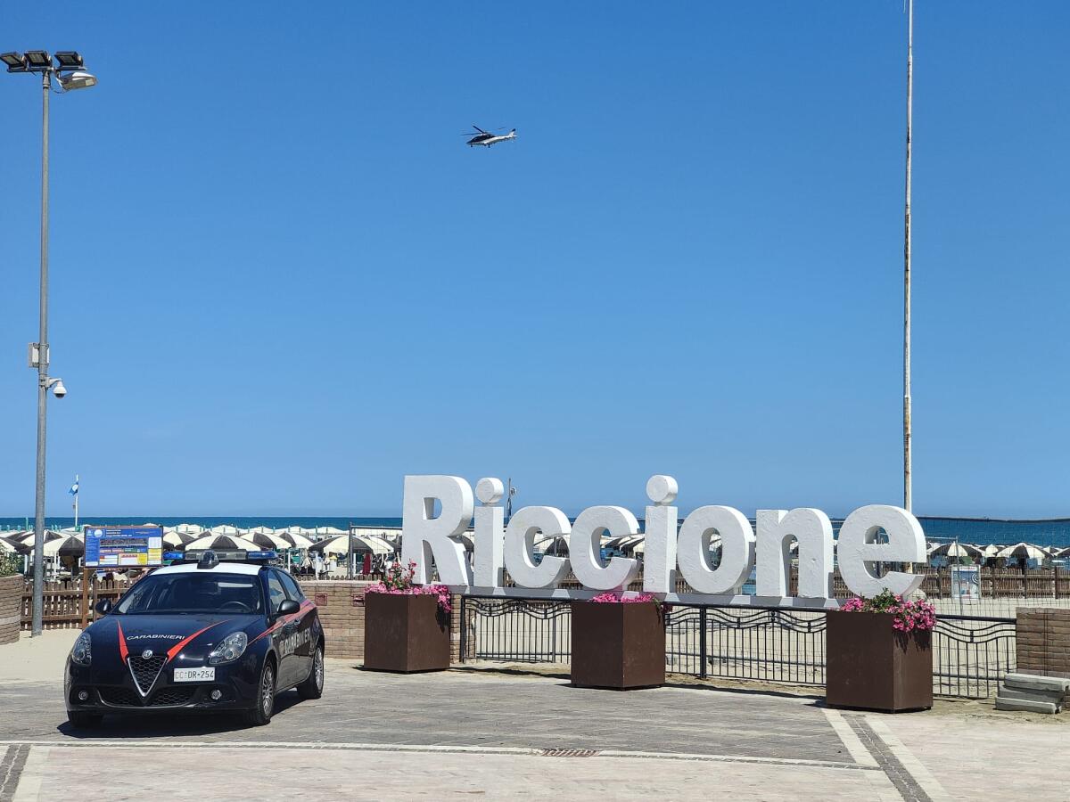 Fermato dai Carabinieri con addosso abbigliamento rubato e droga - Carabinieri di Riccione