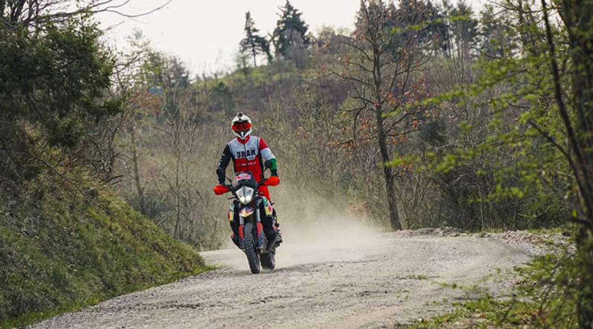 Una passeggiata in moto tra i sentieri di Sant'Agata: c'è anche la leggenda Franco Picco - L'evento motociclistico a Sant'Agata Feltria