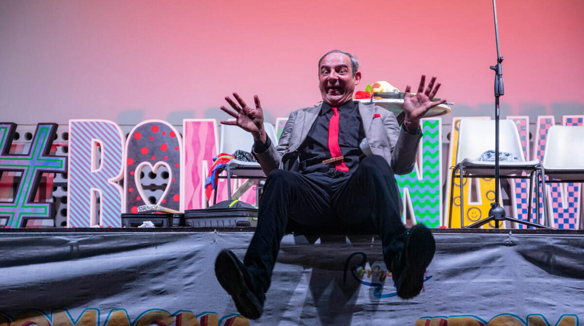 #romagnaWow, l'esilarante show di Mr.Bean 'Mangini' regala risate a centinaia di famiglie. Ora tocca a Elettra Lamborghini - Il sosia di Mr. Bean (Arnaldo Mangini) a San Mauro Mare