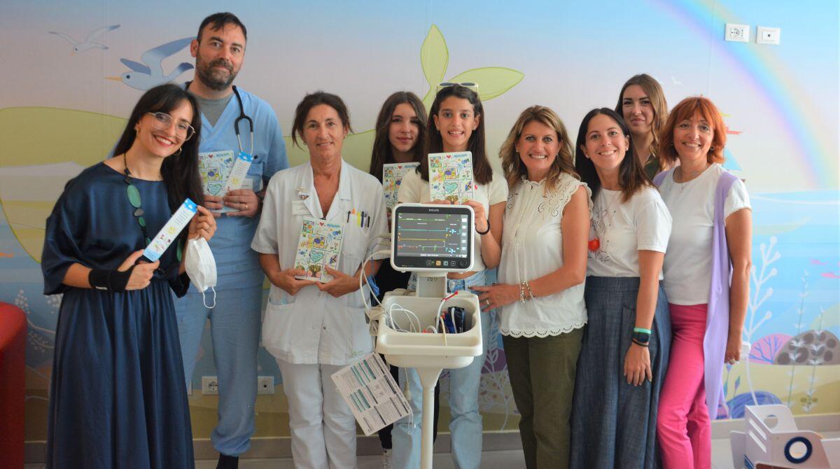 "Bimbi che aiutano bimbi": donazione al reparto di Pediatria per uno speciale monitor - La consegna del macchinario