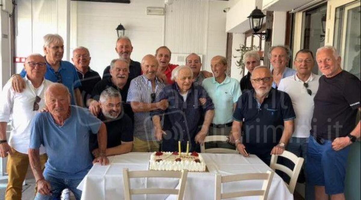 Calcio, abbracci e commozione: il Bellaria 1972-1973 si è ritrovato dopo mezzo secolo -