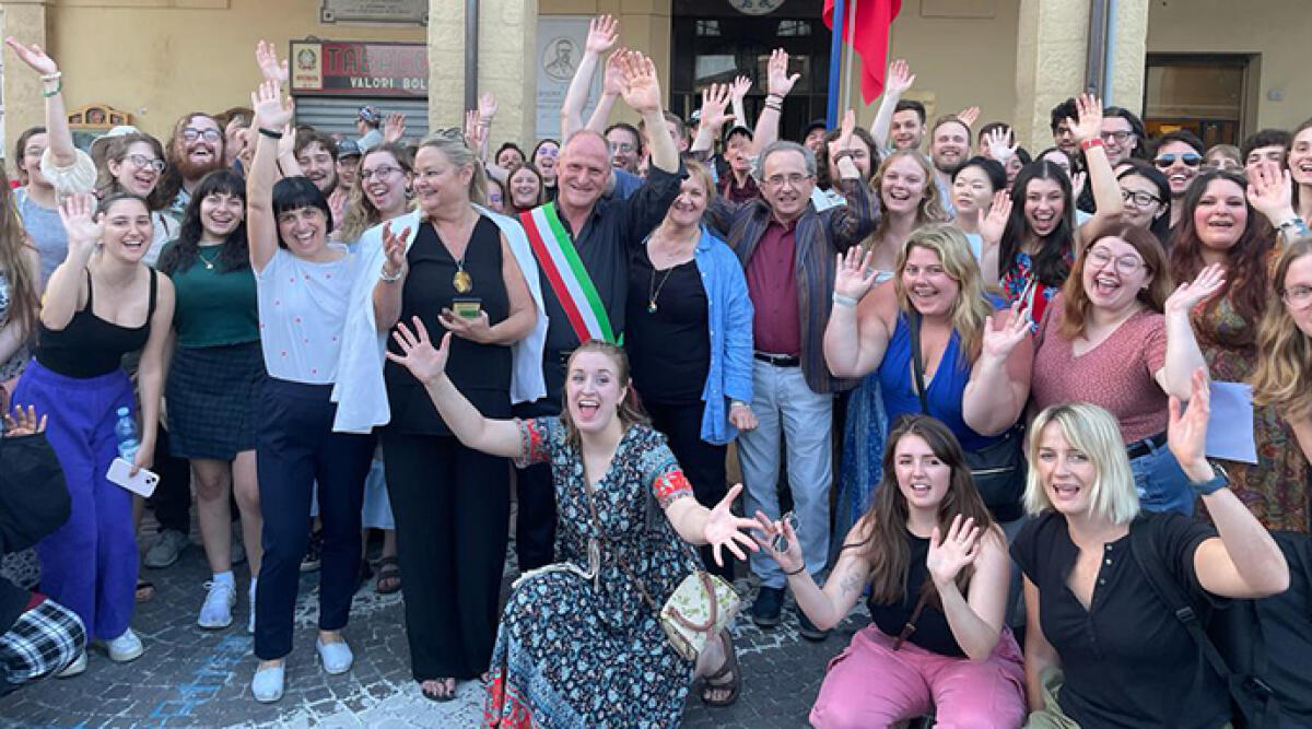 Novafeltria accoglie talenti americani per il 20º anno consecutivo di Voci nel Montefeltro - Il sindaco Zanchini accoglie gli studenti di canto lirico