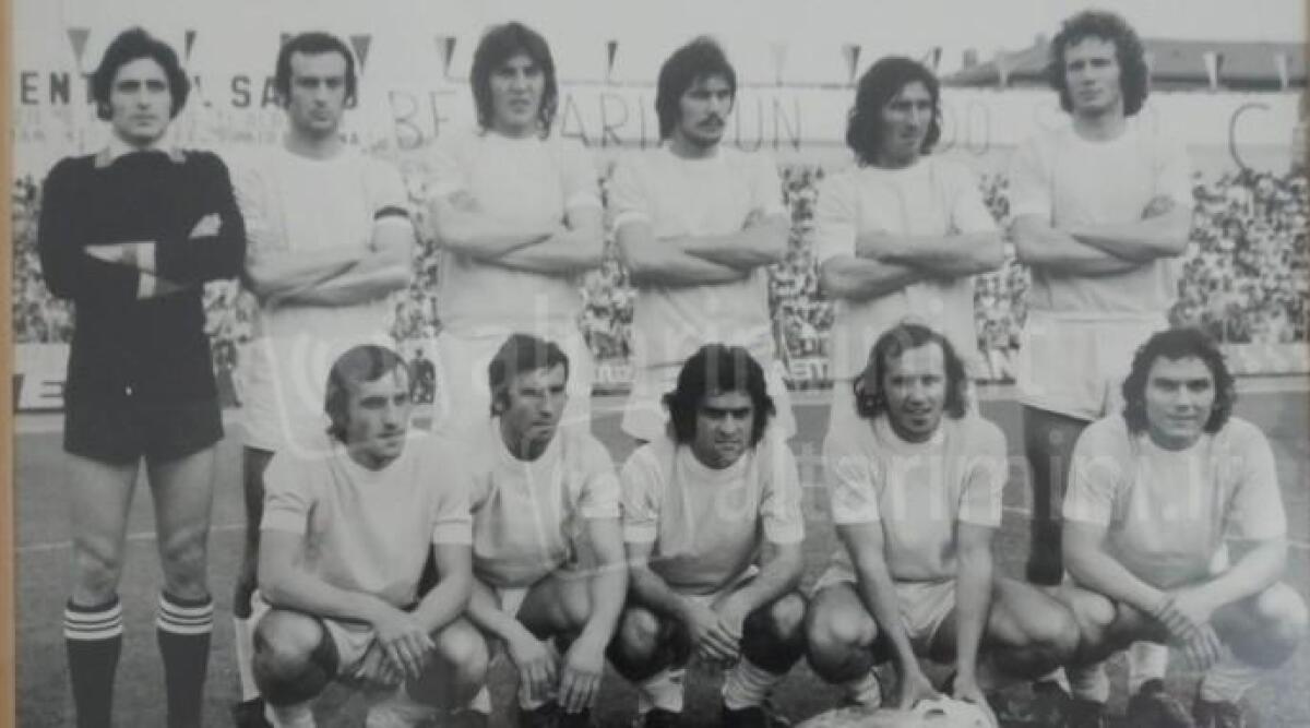 Calcio, reunion del Bellaria dopo 50 anni: il 2 giugno '73 perse lo spareggio per la C - Il Bellaria 1972-1973 che perse lo spareggio per la C contro il Riccione al Manuzzi di Cesena