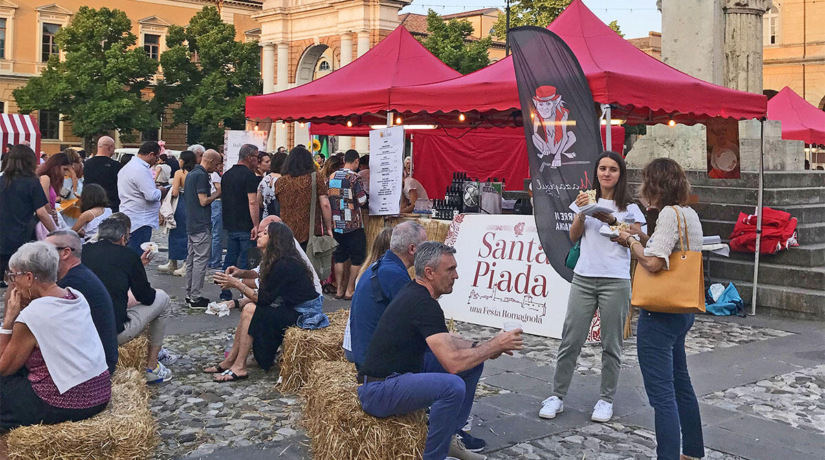 Santa Piada riempie il centro storico. Gli organizzatori: "30.000 presenze" - Un momento di Santa Piada