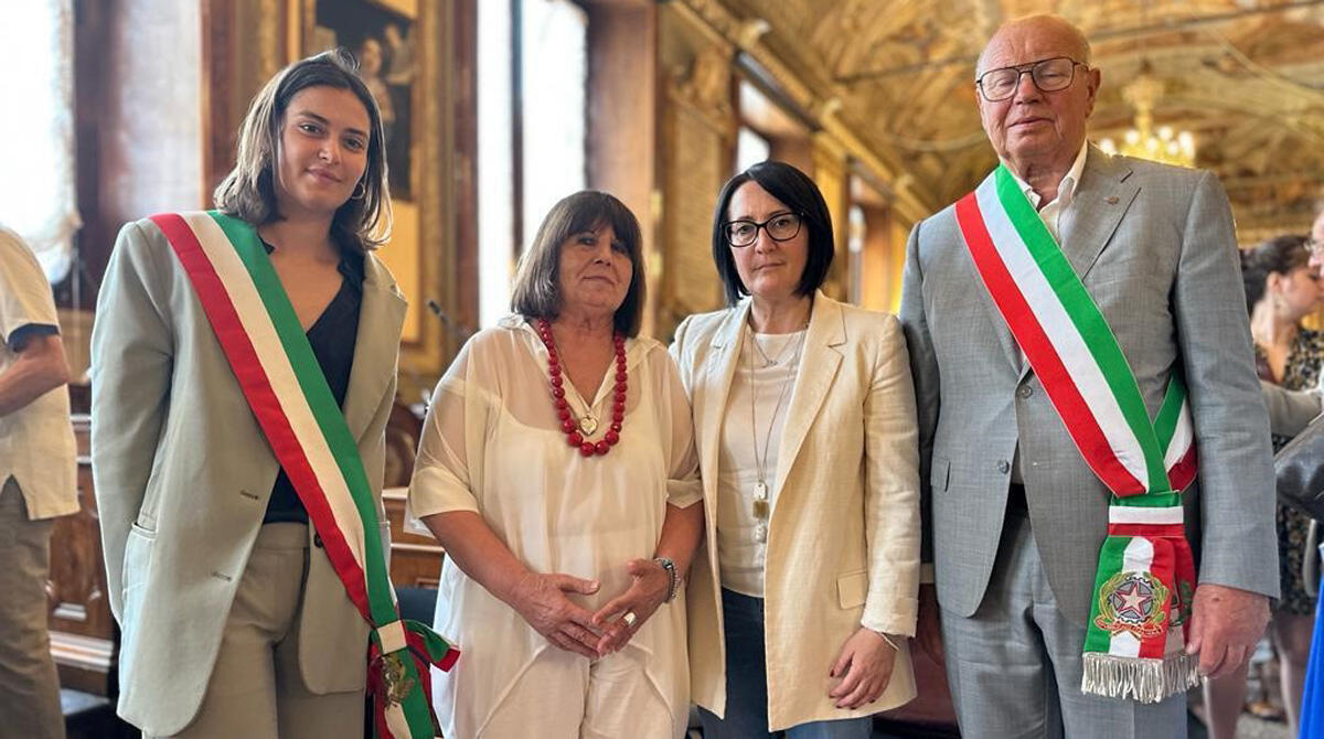 Ustica, Rimini partecipa al ricordo delle vittime della strage - A sinistra l'assessore Francesca Mattei