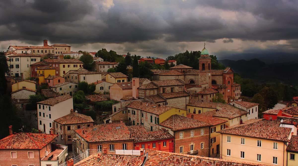 Turismo in Valmarecchia: bici, cibo e storia. Verucchio si promuove con tre video - Uno screenshot di uno dei video promozionali di Verucchio