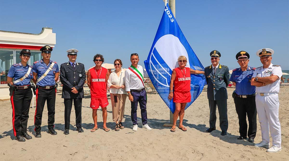 Bandiera blu, Misano espone con orgoglio il vessillo per la 38esima volta: "Qualità delle acque e dei servizi di spiaggia" - Misano espone la Bandiera blu