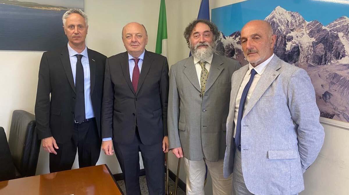 Allevamento Fileni, Croatti e il comitato a colloquio con il Ministro dell'ambiente: "Bloccate il progetto" - Croatti e i rappresentanti del comitato Per la Valmarecchia a colloquio con il Ministro