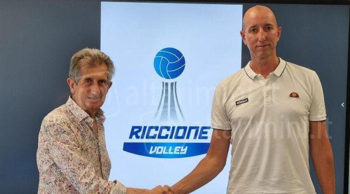 Volley B2 femminile, Lasersoft: conferato coach Michele Piraccini - Il presidente Giuseppe Tontini e l'allenatore Michele Piraccini
