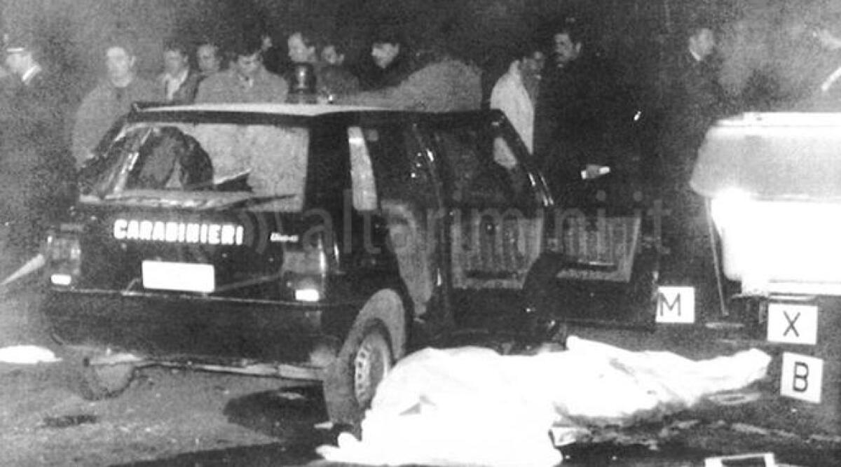 Uno Bianca: Occhipinti patteggia 2 anni per maltrattamenti - Una foto d'archivio del luogo dell'attentato di Bologna dove persero la vita tre carabinieri