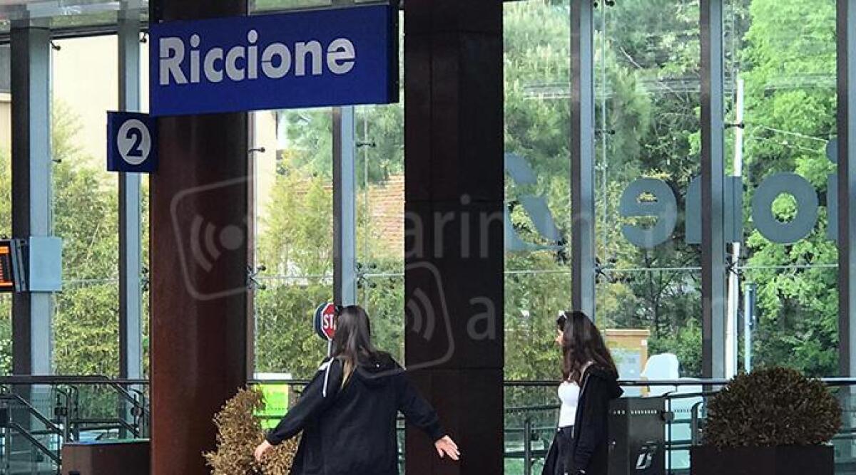 Colpo alla baby gang: arrestati due giovani stranieri per rapina e furto in stazione a Riccione - La stazione di Riccione