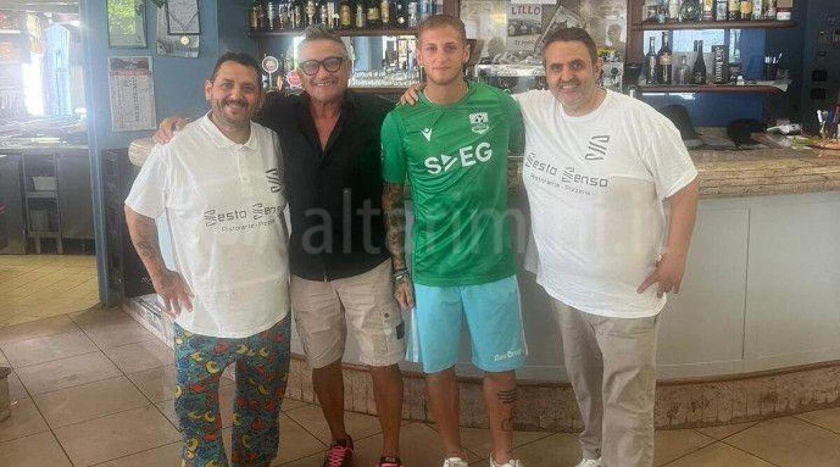 Calcio Eccellenza, bomber Pietro Protino si accasa al Gambettola. Dante Rossi confermato dal Tropical Coriano - L'attaccante Protino con i dirigenti