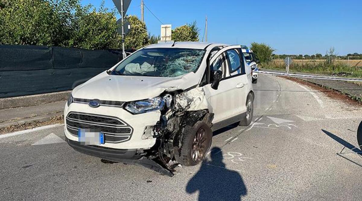Due feriti in un incidente tra moto e auto a Santarcangelo - Scontro auto-moto a Santarcangelo