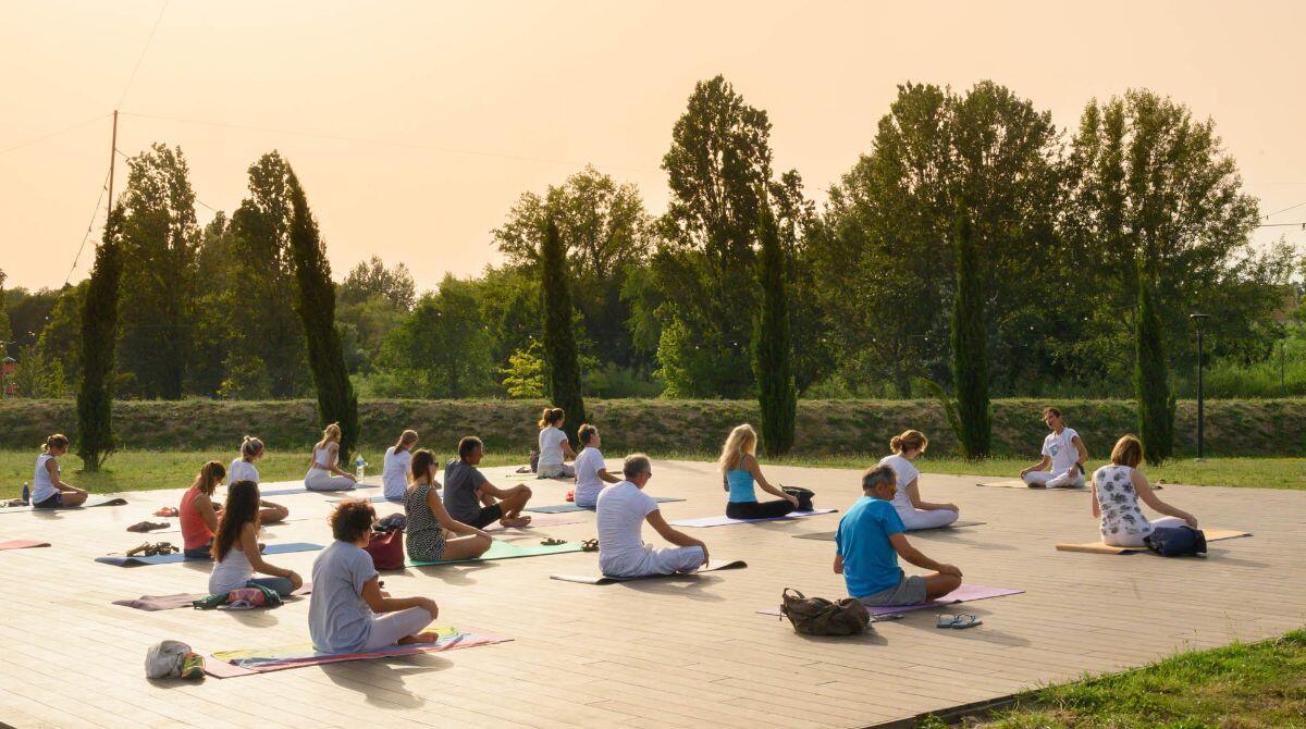 A Riccione una giornata dedicata allo Yoga in due location - Yoga al parco - foto Casalboni