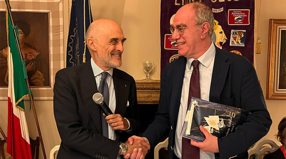 Rotary Club Riccione Cattolica, conviviale con il giornalista Sarcina, esperto del conflitto russo-ucraino - Da sinistra il Presidente del Rotary Club Riccione Cattolica Ricci e l'ospite della serata Sarcina