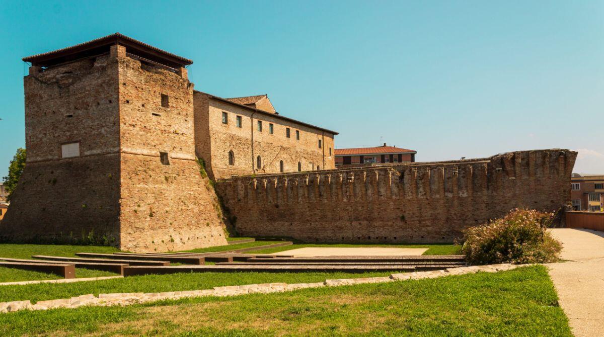 Artisti in scena "con le ali di Chiara" per acquistare un defibrillatore per le scuole - Arena Francesca da Rimini - immagine Visit Rimini