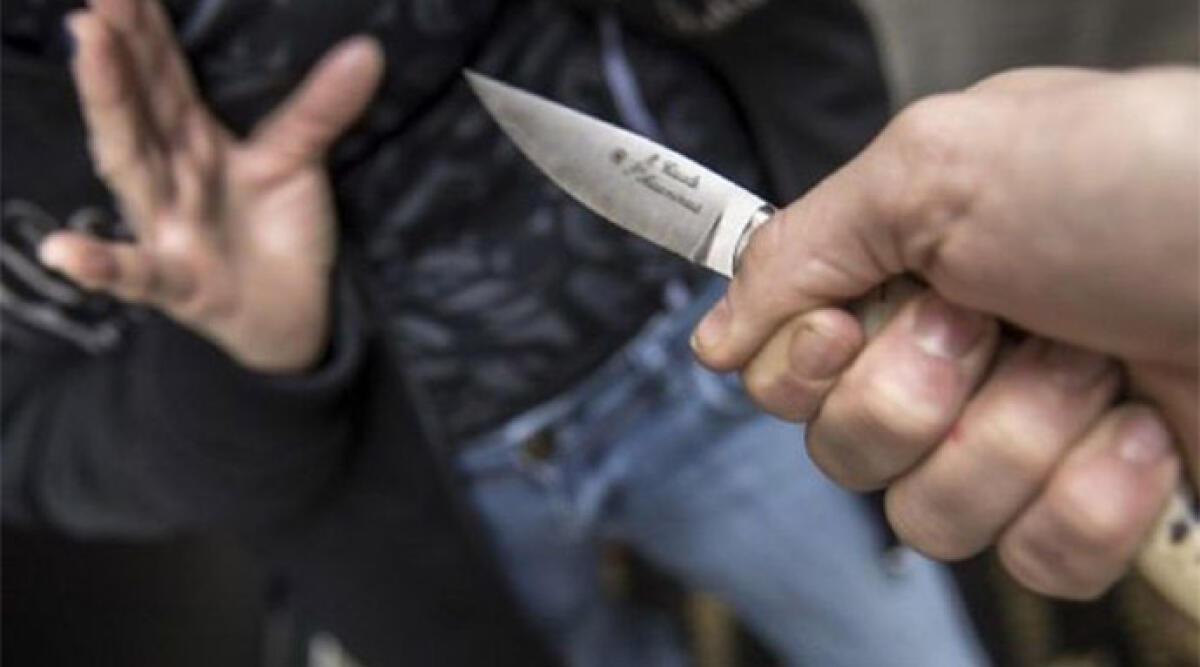 Rapina in un locale di viale Vespucci: razzia di alcolici e dipendente minacciato col coltello - Repertorio