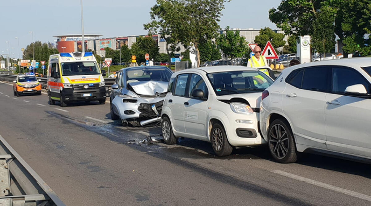 Incidente stradale sulla SS Adriatica a Rimini: coinvolti quattro veicoli - Il luogo dell'incidente