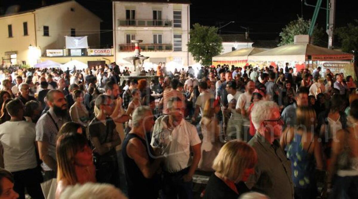 Welcome to the 50's, la festa anni '50 di Talamello rinviata a sabato 2 settembre - Talamello gremita per l'evento Welcome to the 50's