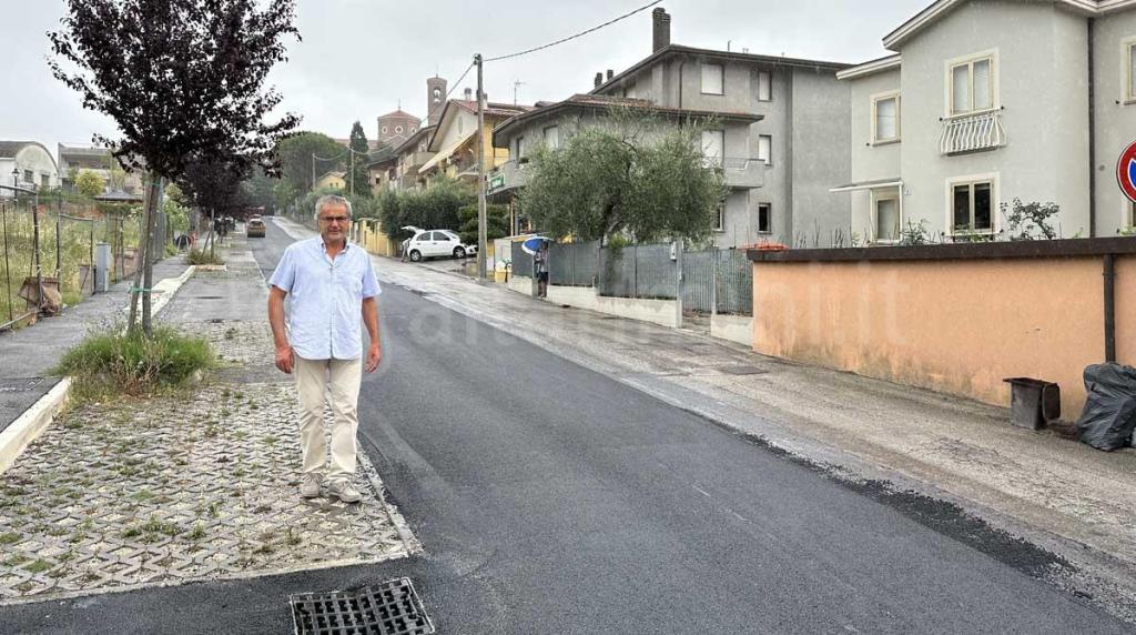 L’assessore Bianchi in viale Pablo Neruda