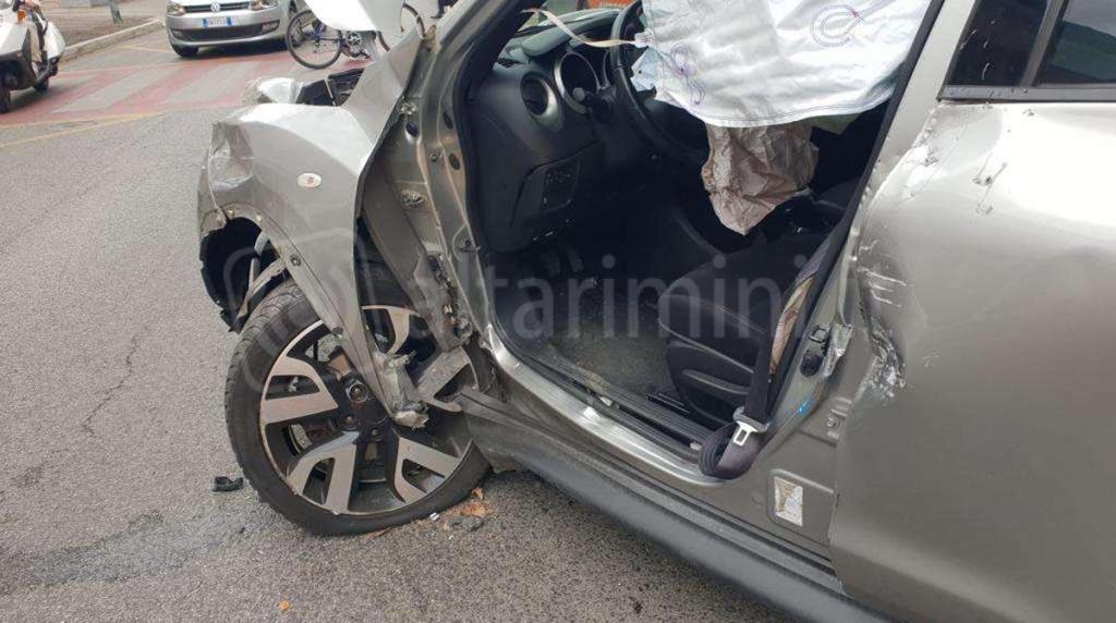 Particolare dell’auto incidentata