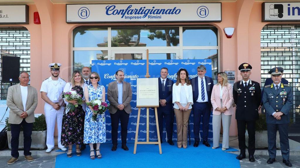 La targa in ricordo di Mauro Gardenghi, storico Presidente della Confartigianato Rimini