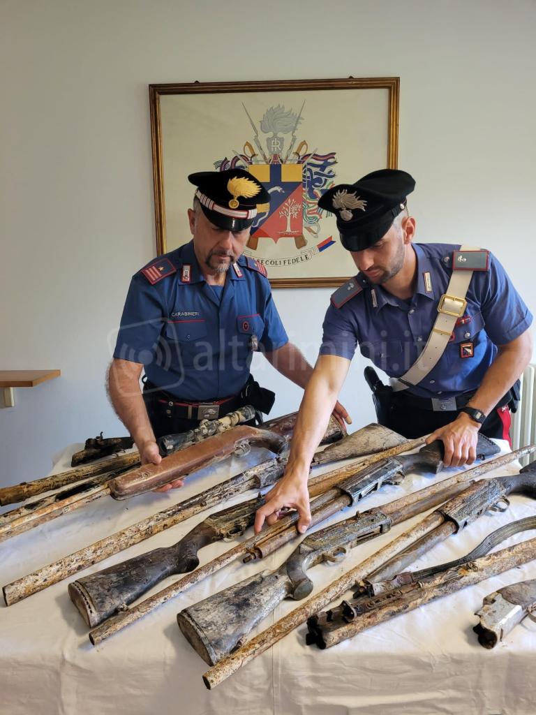 Le armi recuperate e sequestrate dai Carabinieri di Morciano di Romagna