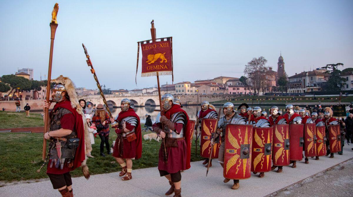 Rievocazioni storiche: la Legio XIII in ronda per le vie di Rimini - Legio XIII Gemina - Rubico - Rimini 14 Gennaio 2023 - nella Photo (Ph © Giorgio Salvatori) alcuni momenti della sfilata e rappresentazione lungo la città di Rimini della "Legio XIII Gemina"