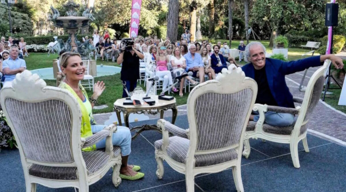 Rimini, si alza il sipario sulla 4a edizione de La Terrazza della Dolce Vita organizzata da Giovanni Terzi e Simona Ventura - Simona Ventura e Giovanni Terzi