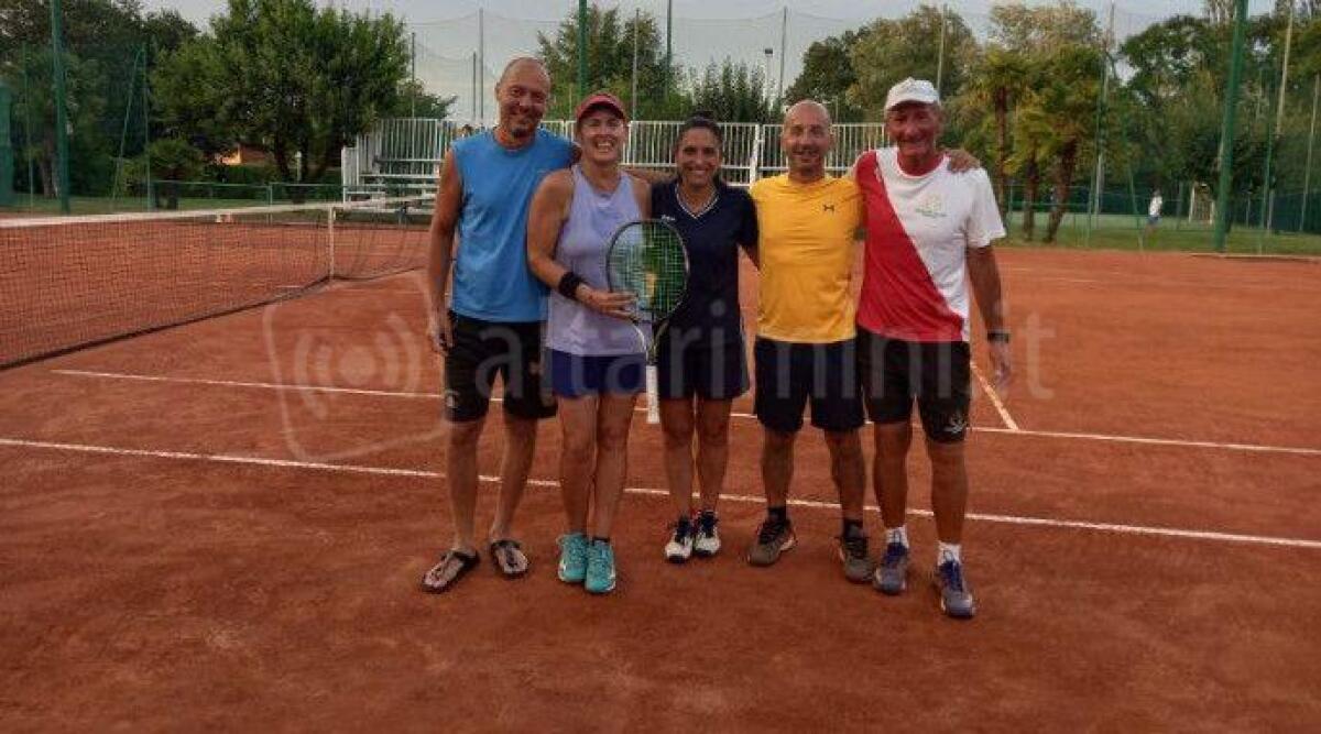 Tennis, la squadra femminile di D2 promossa: in finale ha battuto a Bologna il Nettuno per 2-1 -
