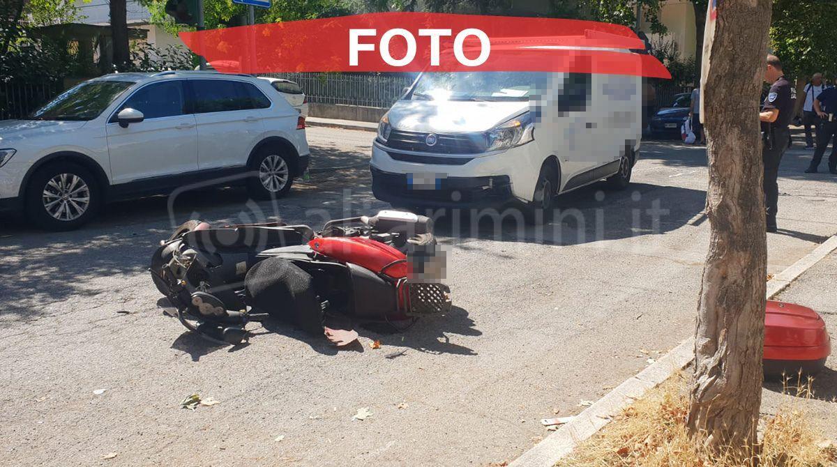 Scontro tra uno scooter e un furgone: centauro 50enne elitrasportato d'urgenza in ospedale, è grave - Le immagini dell'incidente avvenuto in viale Piacenza, Riccione