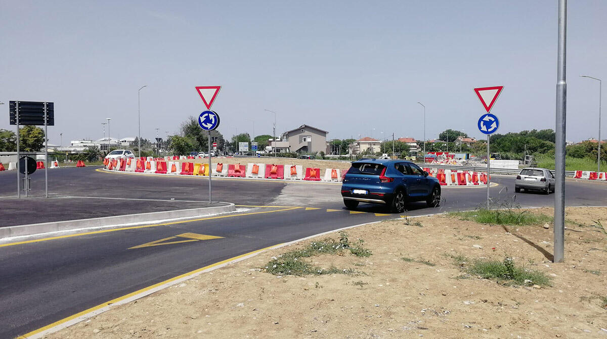 Apre al traffico il nuovo ingresso sud di Rimini, terminati i lavori della rotatoria sulla Ss16 - Nuova rotatoria Ss16 - Via Cavalieri Vittorio Veneto, Rimini