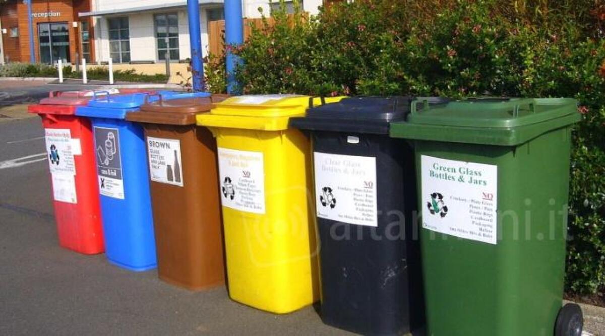 La raccolta differenziata dei rifiuti cresce a Coriano, superato l'80% - Bidoni dell'immondizia REPERTORIO
