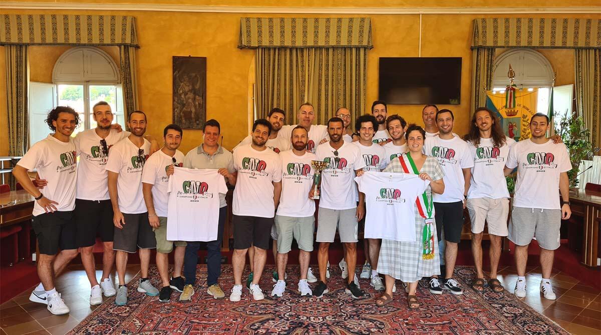 Cno Basket Santarcangelo, dopo la vittoria del campionato italiano Uisp gli omaggi della sindaca - I giocatori del Cno Basket Santarcangelo ricevuti dalla sindaca Parma
