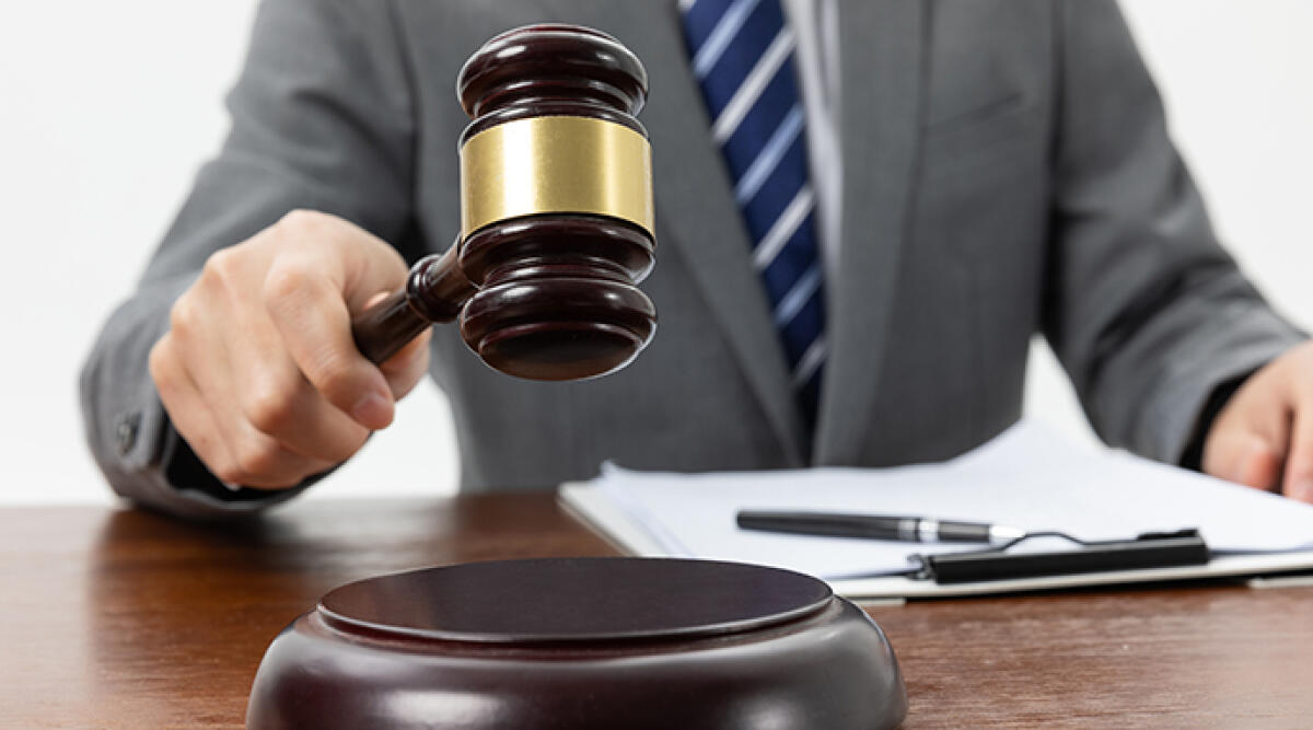 Spinta dalle scale: 31enne assolto dall'accusa di maltrattamenti in famiglia - Assolto un 31enne riminese