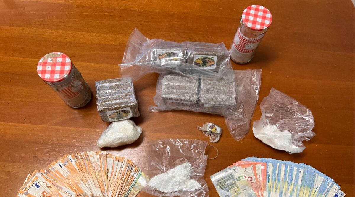 Hashish nei barattoli di marmellata nascosti in campagna: in manette 20enne - Foto di repertorio