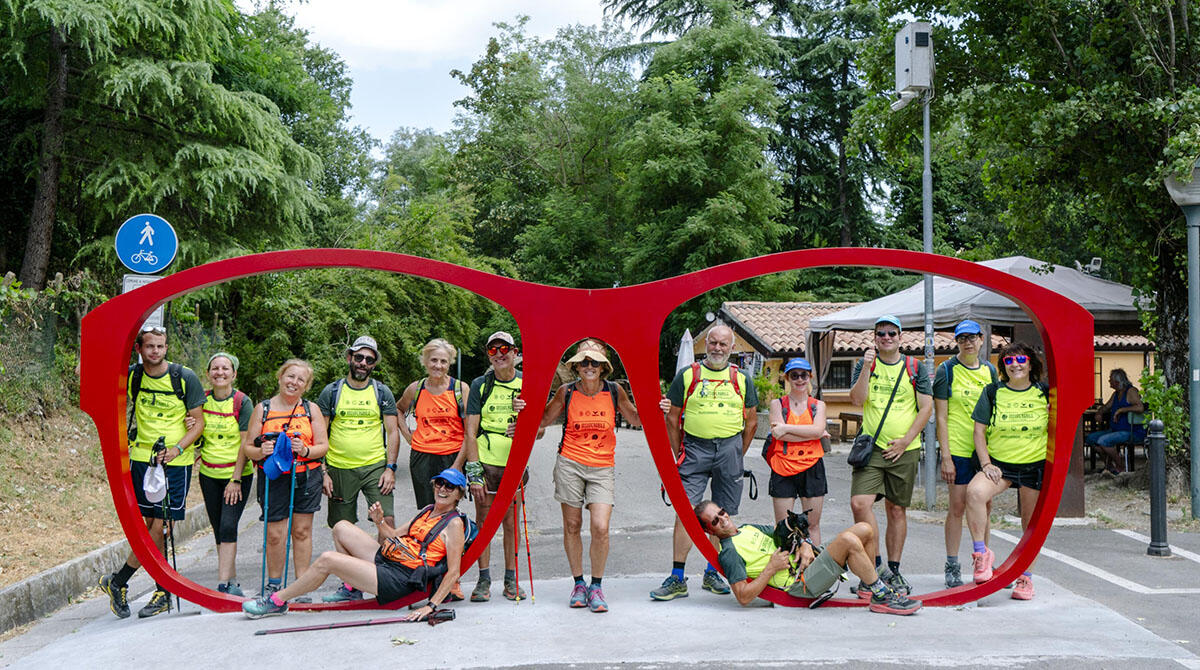 A Rimini stanno arrivando gli "insuperabili": via alla staffetta dell'inclusione. Ragazzi disabili percorreranno 1000 km - Il passaggio della staffetta InSuperAbile a Novafeltria