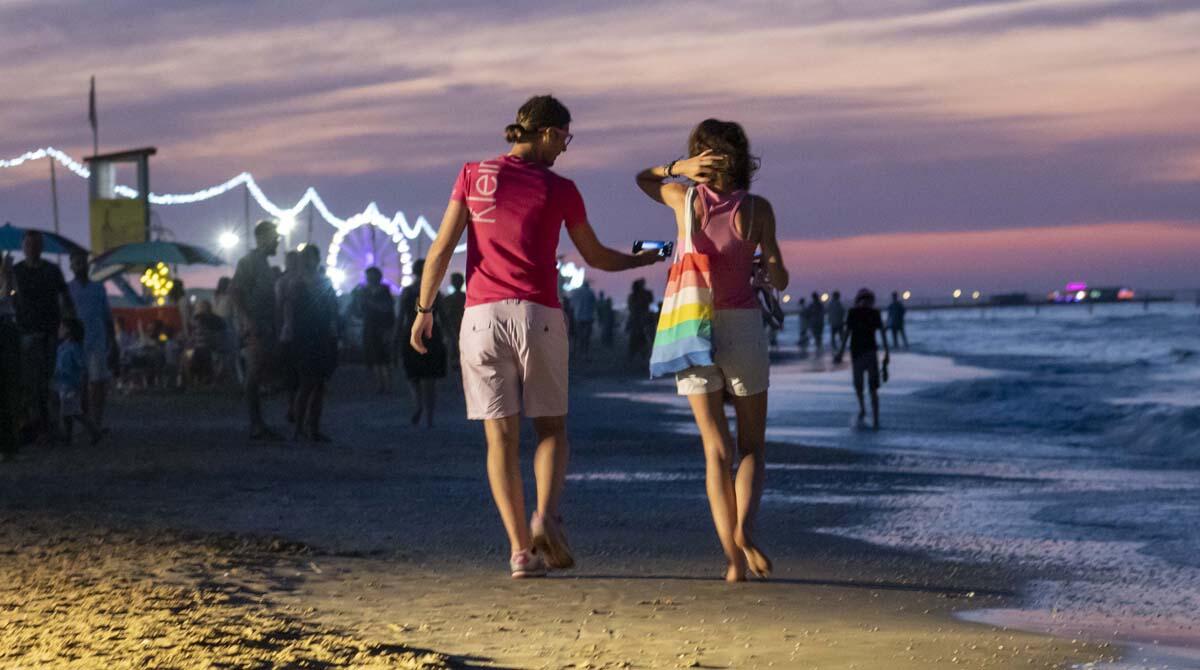 Notte Rosa, a Rimini stop bevande in vetro e deroga per la durata degli spettacoli musicali - Notte Rosa, un Mare di Fuoco ARCHIVIO

©Riccardo Gallini /GRPhoto/VISIT ROMAGNA